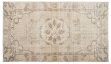 Vintage Distressed Rug Ylithos