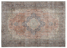 Vintage Distressed Rug Ovaron