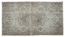 Vintage Distressed Rug Lyzora