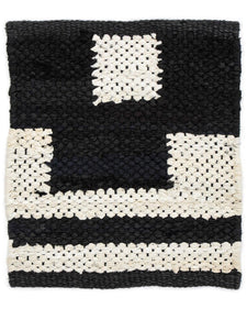Lee in black swatch