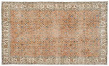 Vintage Distressed Rug Chionista