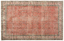 Vintage Distressed Rug Dilnoza